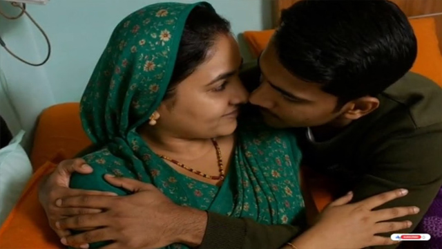 Desi Aunty Bed Romanse – Kiss And Fucking Leaked Porn