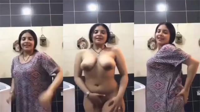 Sexy mother shows her pussy videos watch